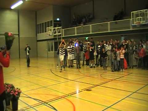 Kleedkamer Feest Annour-Firtina