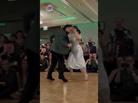 Hugo Patyn and Celina Routundo Argentine tango to “No Hay Tierra Como La Mía" by Canaro (11/17)
