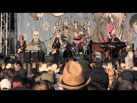 Right Down The Line - Bonnie Raitt at Hardly Strictly 2013