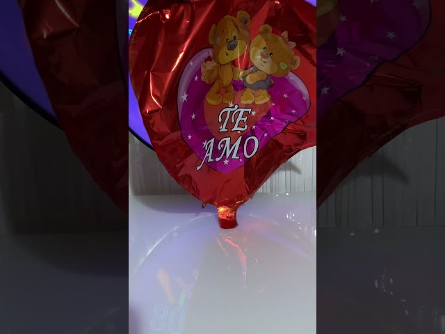 Vídeo relacionado con Globo corazón personalizado de 45 cm en papel aluminio rojo o rosa, con nombre en vinilo adhesivo. Ideal para San Valentín, cumpleaños y regalos románticos. Incluye inflador e instrucciones.