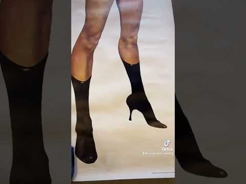 VINTAGE 1972 VAMPIRELLA PRINT WHAT THEY SELL FOR IS SCARY