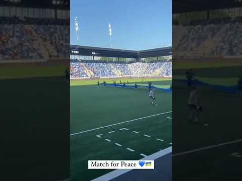 Au match de la paix entre le LS et le Dynamo Kiev 💛💙