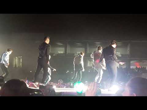 [FANCAM] 180406 SHINEE "Replay" SMTown Live in Dubai, April 6, 2018