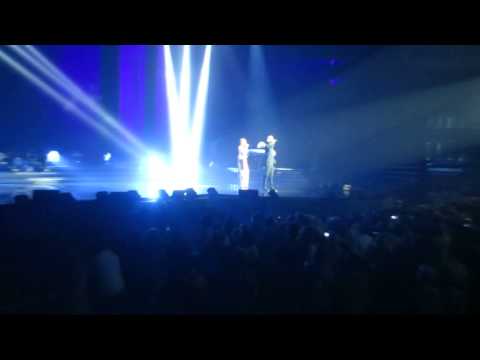 Mylène Farmer feat. Gary Jules - Mad World (Live in Minsk 27.10.2013)