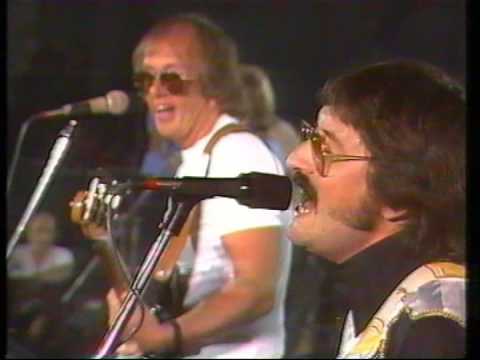 The Vanguards - Silence Is Golden / Darling / Good Vibrations - 1982