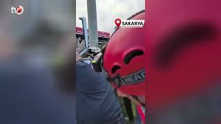 Ciple Çarpışan Otomobil Hurdaya Döndü 1’i Ağır 2 Yaralı