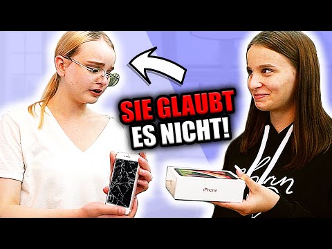 Ich ZERSTÖRE das iPHONE meiner Schwester & SCHENKE EIN NEUES ! - Celina