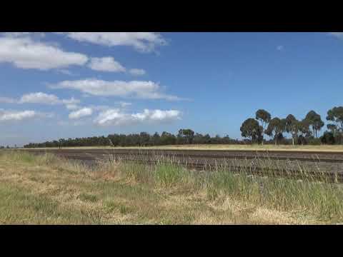 V/Line 3VL83, 3VL62 Passing Corio