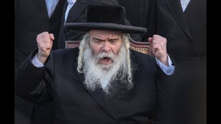 האדמו''ר מקרעטשניף בעת רצון עם חסידיו במירון