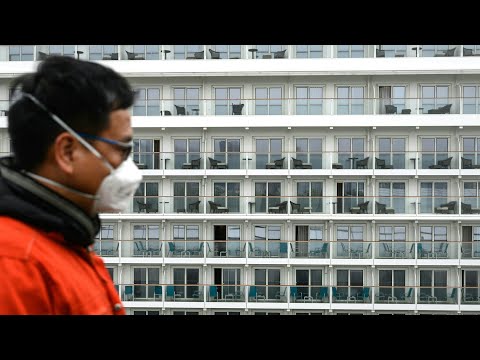 Video Thumbnail: Coronavirus: Tausende Passagiere sitzen auf Luxusliner fest | AFP