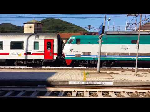 E444 089 in transito a Ronco Scrivia con l'IC 35862 da Livorno a Milano CLe il 24 agosto 2017