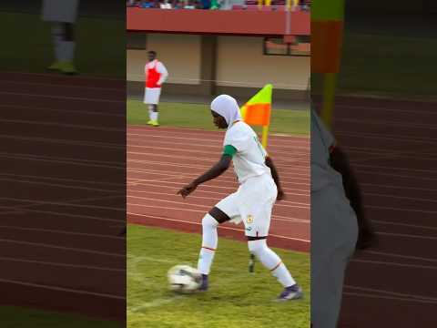 😱❤️ MAGNIFIQUE ! Une fille voilée capitaine du Sénégal chez les filles #football #shorts