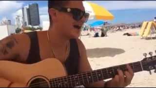 Regulo Caro Cantando &quot;Hombre Lobo En Paris&quot;