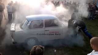 preview picture of video 'Knadderkisten Wolgast e.V Bournout Trabant Anklam 2012'