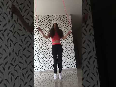 This jump rope workout’s gonna make you sweat 💦🥵😅✌️💓#jumprope #sweat #snoopdogg #shorts