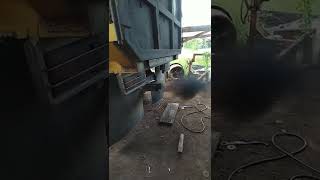 Download lagu knalpot truk khas Kalimantan corong dua tengah,, mp3 Download lagu knalpot truk khas Kalimantan corong dua tengah,, mp3