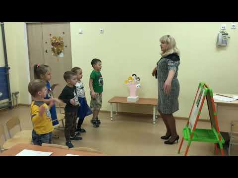 Занятие в средней группе. Занятия для детей старшей группы. Картина моя семья. Ознакомление с окружающим семья старшая группа. Окружающим миром в средней группе.