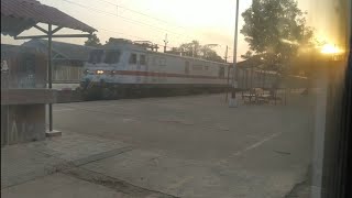 preview picture of video '12033 CNB NDLS Kanpur Shatabdi Express with GZB WAP 7 overtaking MUV NDLS superfast express at Rura'