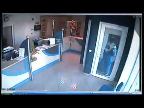 Papucsba rabolták ki a bakonyszombathelyi takarékot (Bank robbing in slippers)