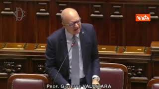 Educazione sessuale a scuola, Valditara: «Falsità sui femminicidi, vergogna». E scoppia la protesta