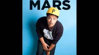 Kadr z teledysku Circles tekst piosenki Bruno Mars