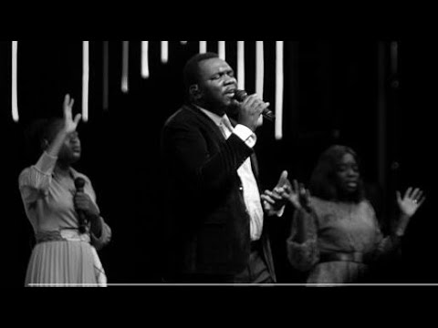 Temps d'adoration à phila  avec  Peniel Mambu ( Jésus + Plus près de toi + Plus de toi encore...)