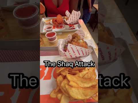 I tried Shaquille O’Neal’s Big Chicken in Vegas! #shaquilleoneal #shaq #bigchicken #food #lasvegas