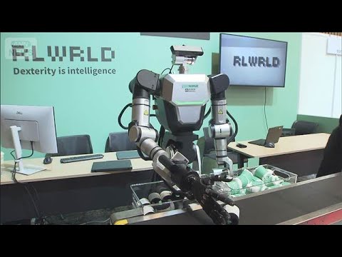 Le sommet de Tokyo impressionne avec des humanoïdes et des mains robotiques capables d'enfiler une aiguille