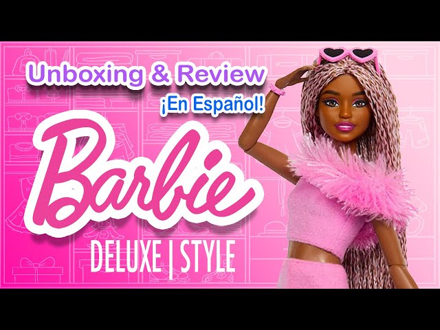 Vídeo relacionado con Barbie Deluxe Style Muñeca n.12 con Top Corto de Denim Rosa y Vaqueros Acampanados a Juego con Estampado de Rosas, Pelo castaño Ondulado y Accesorios como un Bolso y Joyas, JJN72