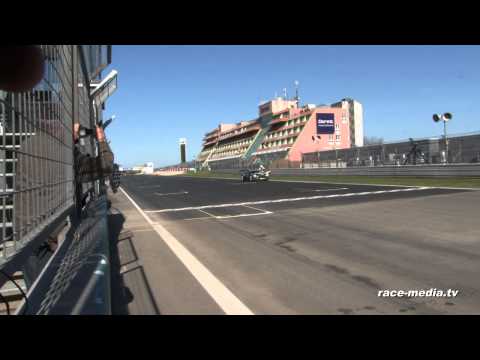 VLN 1. Lauf 2011 "Wer seinen Wagen liebt der schiebt" - #122 Aston Martin Zieleinlauf