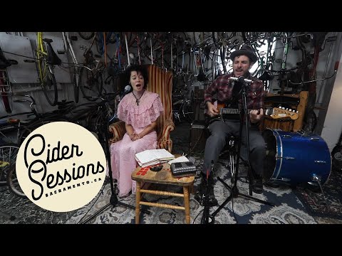 Vic Ruggerio & Lauren Napier - Walkin' After Midnight | Cider Sessions