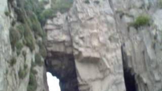 preview picture of video 'Walking through natural arch Constitucion Chile'