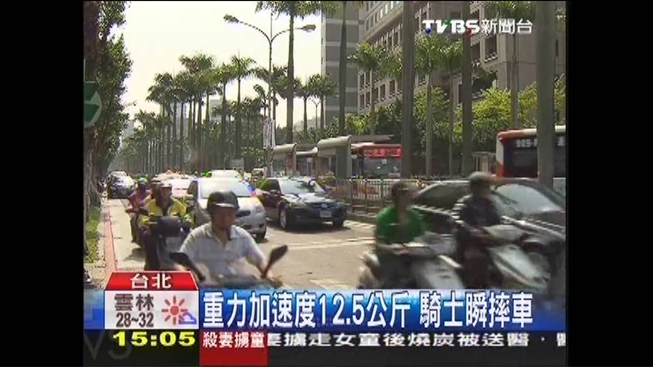 扯!2.6公斤椰子葉「砸頭」 害摔車骨折
