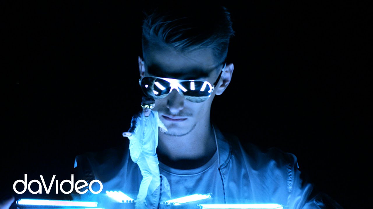 Vuk Mob & Marko Moreno ft. MC Stojan — Ona Drzi Lovu