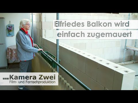 Neighbor bricks up Elfriede's balcony | Camera Two | from the archive
