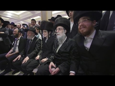 Moshe Vaintraub Sings At Motty Steinmetz Engagement | משה וינטרוב בגראמען בשמחת אירוסי מוטי שטיינמץ