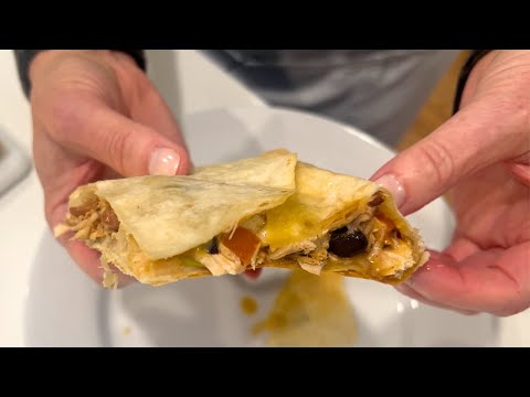 Party crowd pleaser- Sheet Pan Quesadilla Recipe! #quesadillarecipe #appetizer #easyrecipe