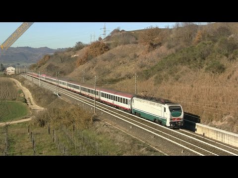 E.402B con EN 235 in transito a Fara Sabina - E.402B with EN 235 running in Fara Sabina