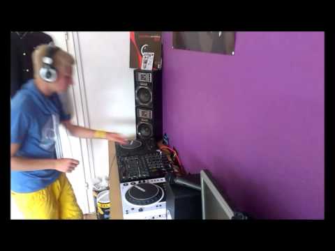 NeXeveN Loves DRM - HandsUp Mix