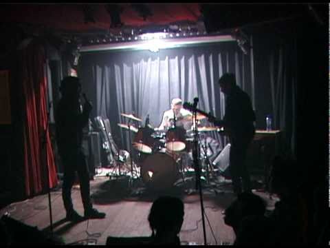 The Traumaclub - Call The Doctor (Spacemen3 cover Live @ Winston Kingdom Amsterdam. 7 Jan 2011)