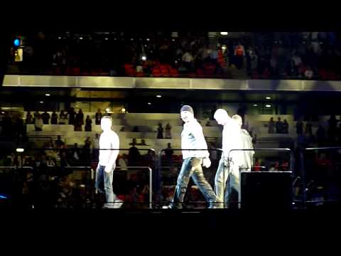 U2 London 2009-08-15 Leaving Stage - U2gigs.com