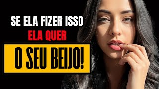 PSICOLOGIA DA ATRAÇÃO: 4 SINAIS INVISÍVEIS que ela dá quando quer que você a BEIJE