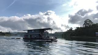 preview picture of video 'I NEVER THOUGHT TASIK KENYIR WOULD BE THIS AMAZING! - Kenyir boathouse trip (2nd-4th March 2018)'