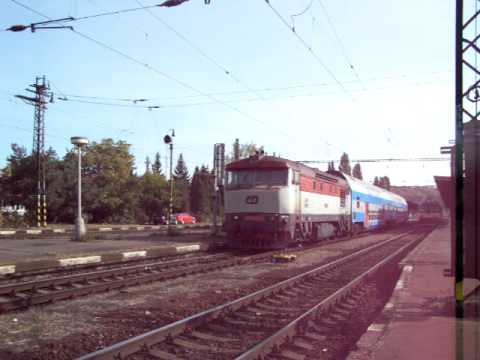 749 107 na čele os. 9058 - rozjezd - Praha Vršovice - 17.10.2010.