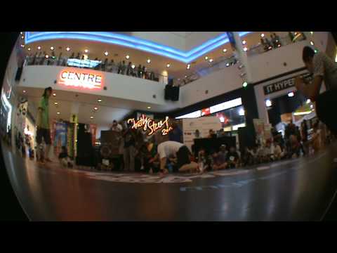 Floor Combat 2009 Bgirl - Battle 7 - Mabel Vs Ally