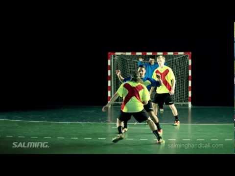 Salming Handball Passing - Between legs
