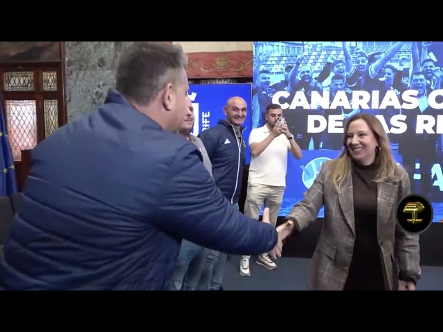 Rosa Dávila recibe a la Selección Canaria de Fútbol