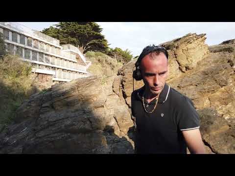 JE MIX LES PIEDS DANS LE SABLE !!! (Ou Presque.. )