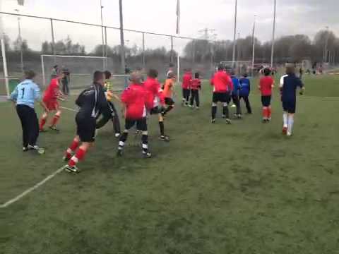 RKAVV D1 (za) vs. RKAVV F1 (za) 17-4-2013 18:13