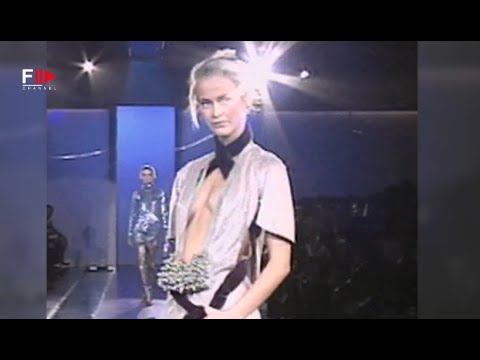 Vintage in Pills FENDI Fall 2003 - Fashion Channel